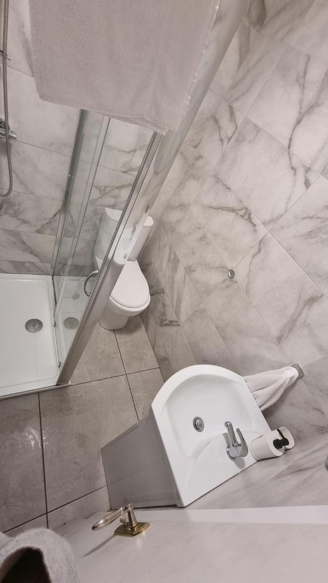 Eyre Square Lane Budget Rooms Galway Exteriör bild