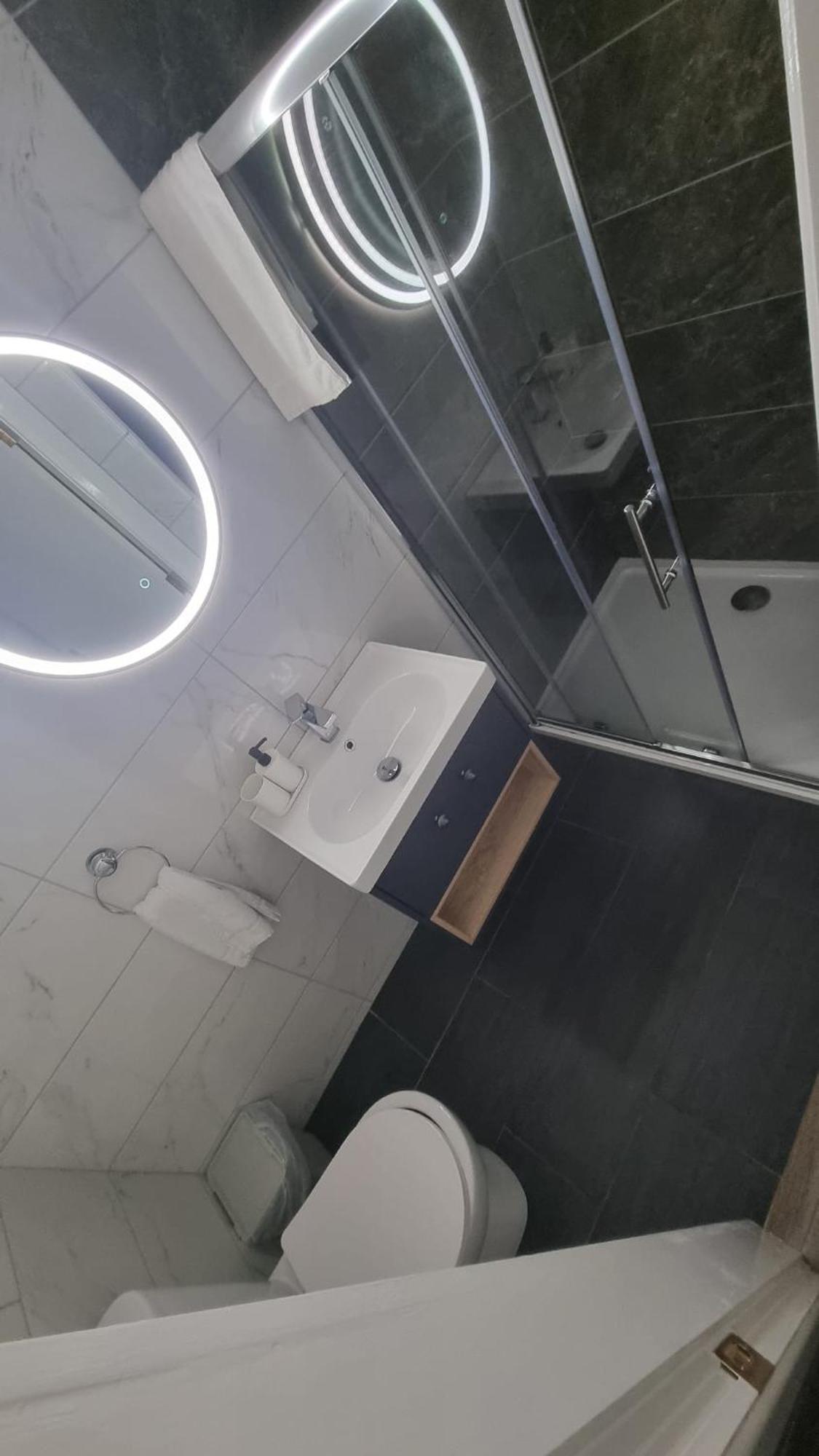 Eyre Square Lane Budget Rooms Galway Exteriör bild