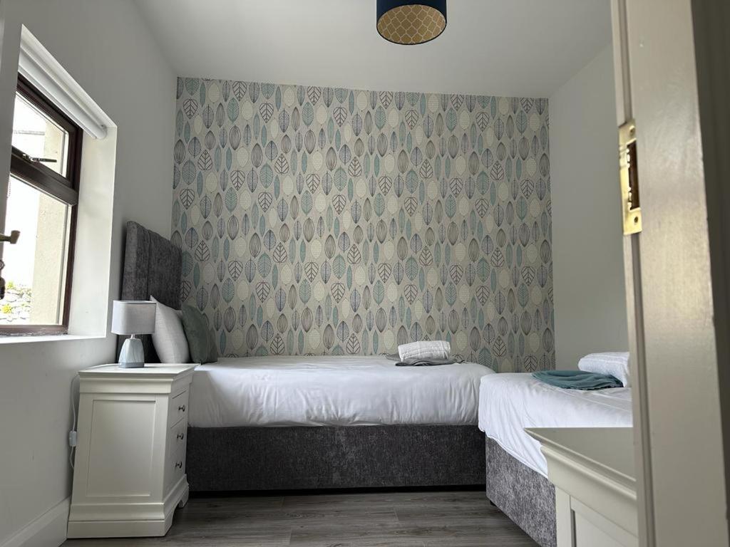 Eyre Square Lane Budget Rooms Galway Exteriör bild